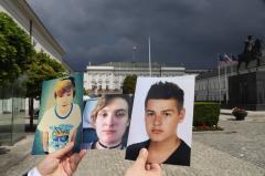 Bart Staszewski bringing president Duda pictures of queer youth bullied into suicide