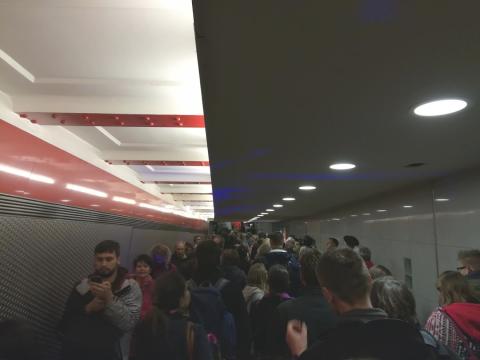 Schlange zum U-Bahnhof Stadtmitte